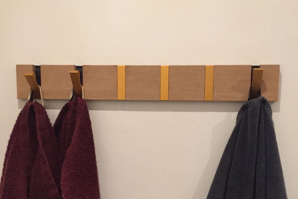 Olieret eg med messing knage