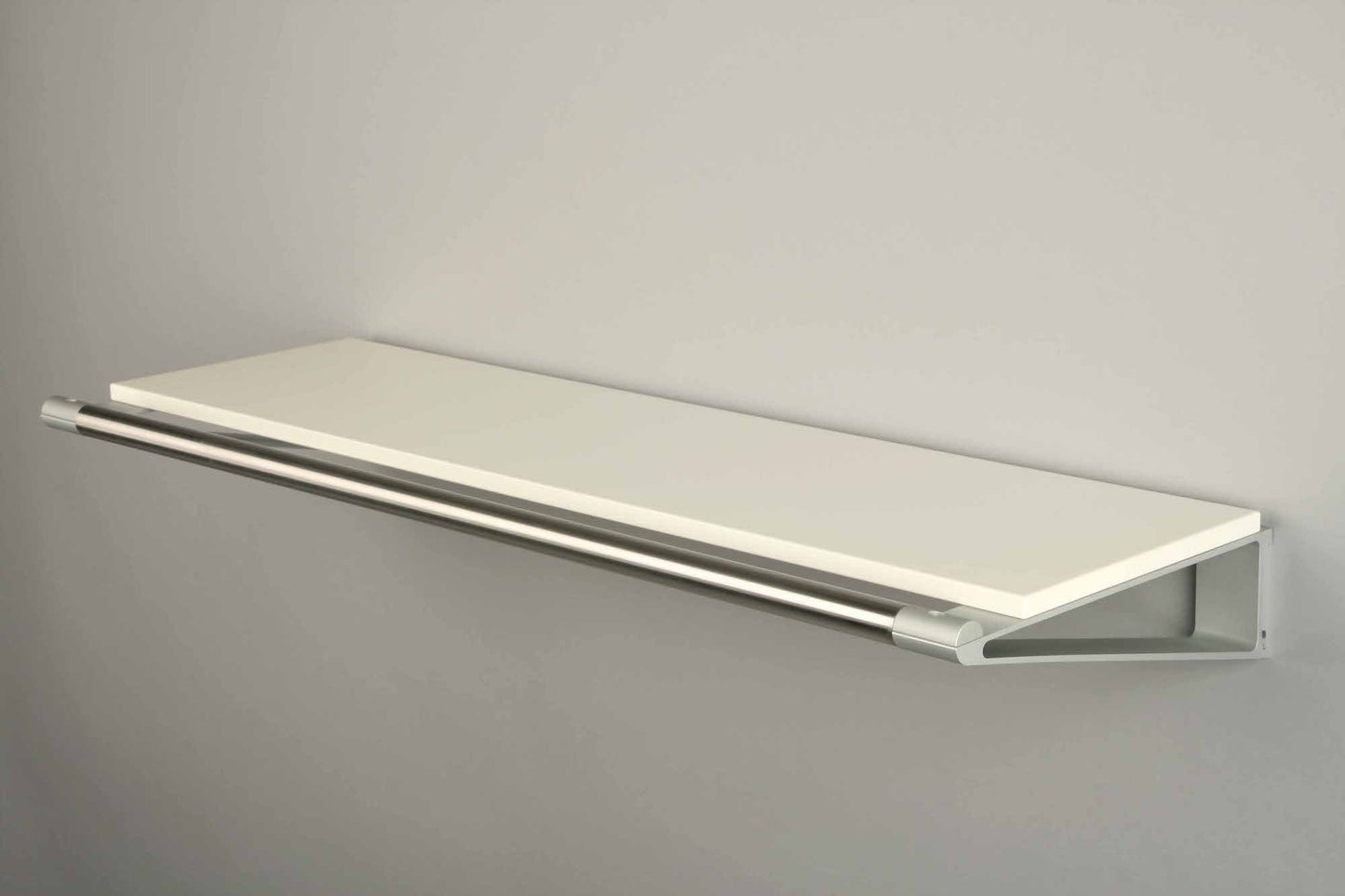 Étagère à chapeaux avec porte-vêtements