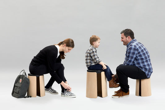 Tabouret design en placage de chêne moulé